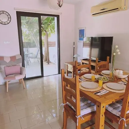 Kyklades & Apartment Paralimni
